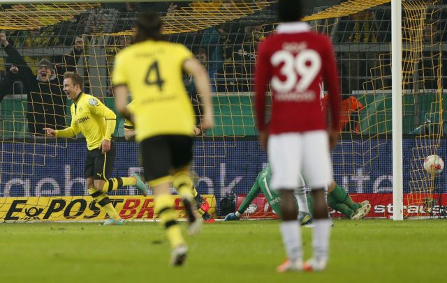 Εύκολες προκρίσεις στους «8» για Ντόρτμουντ και Μπόχουμ